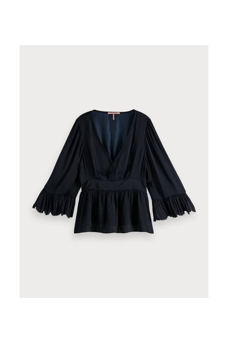 DRAPEY TOP WITH SCALLOPED EDGES NIGHT 1