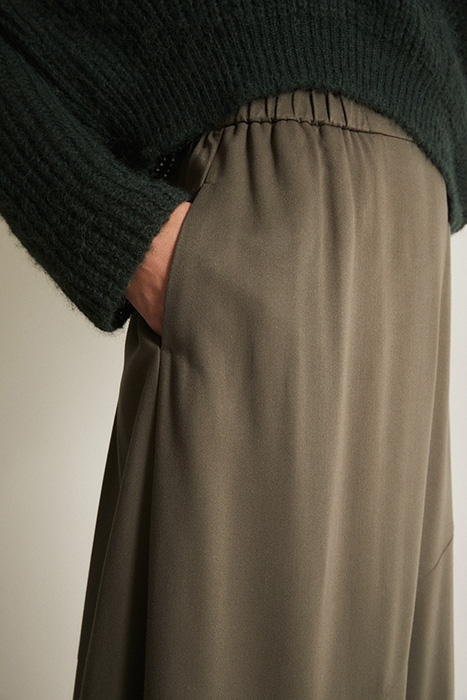 SATIN ROCK MIT VOLANT IVY GREEN 3